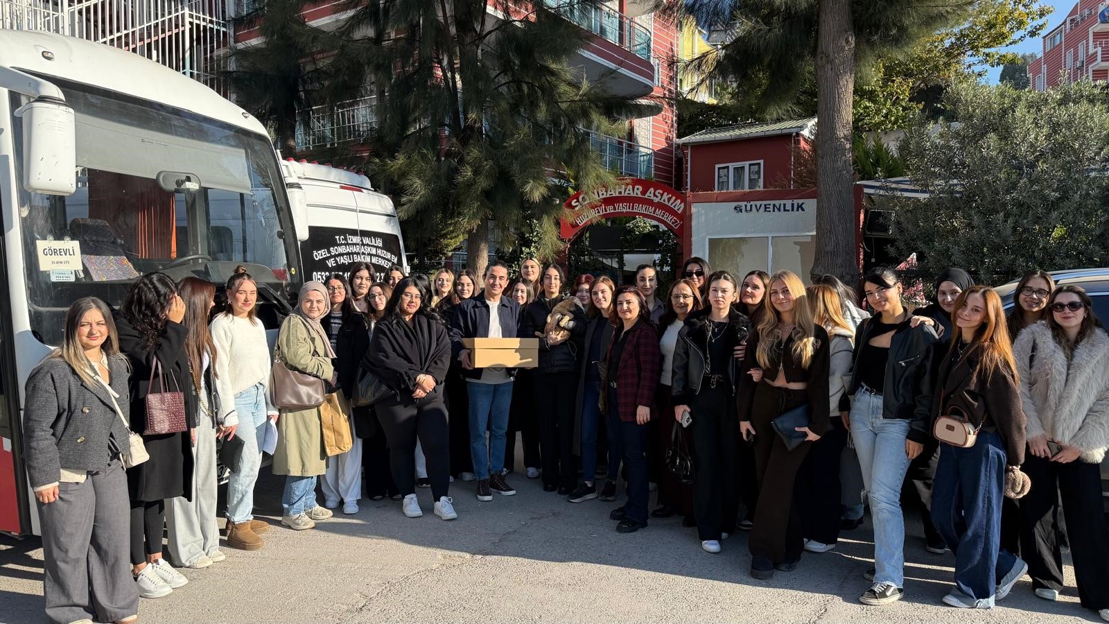 Anestezi ve Fizyoterapi Öğrencilerinden Huzurevine Yeni Yıl Ziyareti (1)