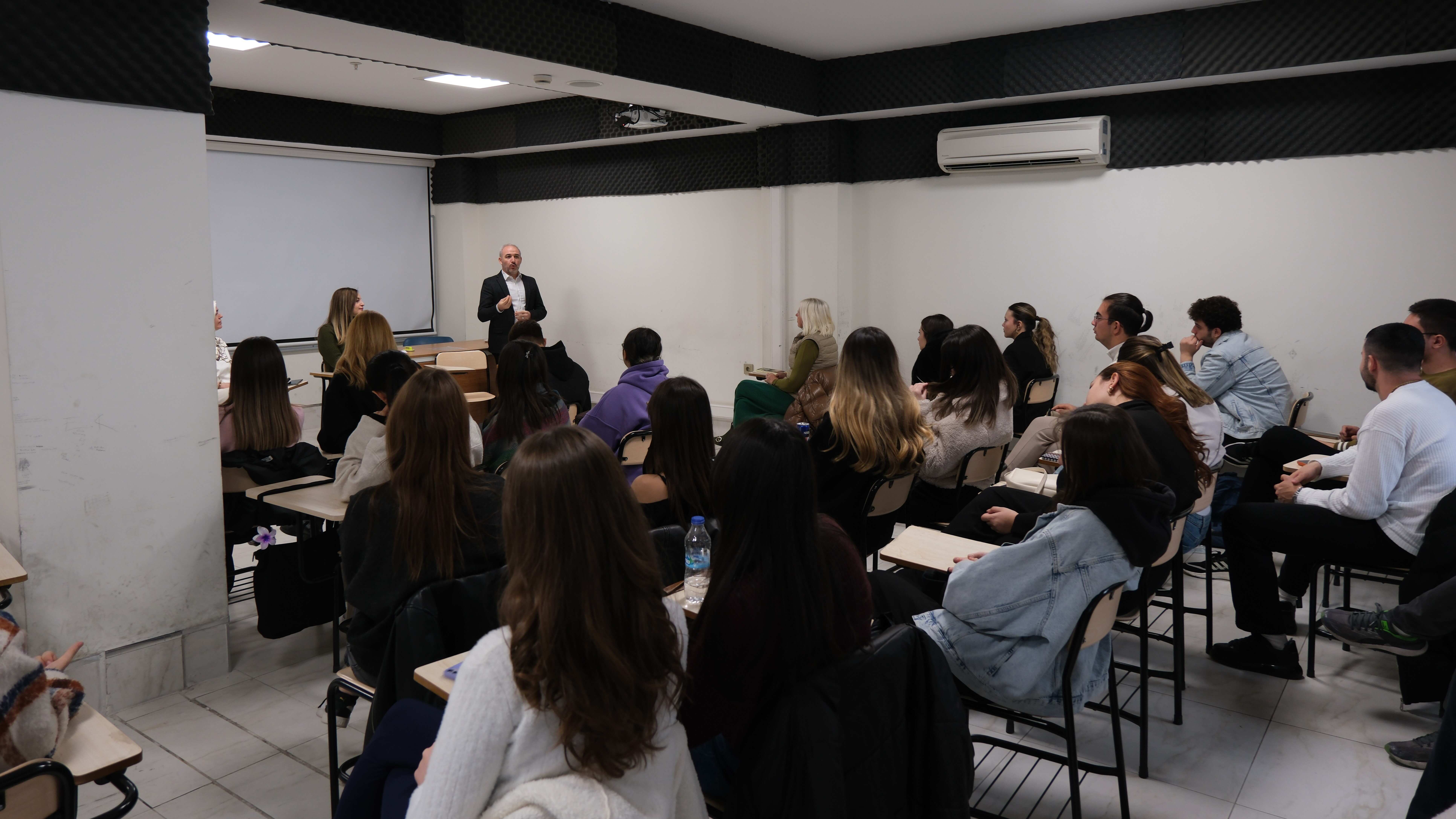 Kürk Mantolu Madonna Üzerin (1)