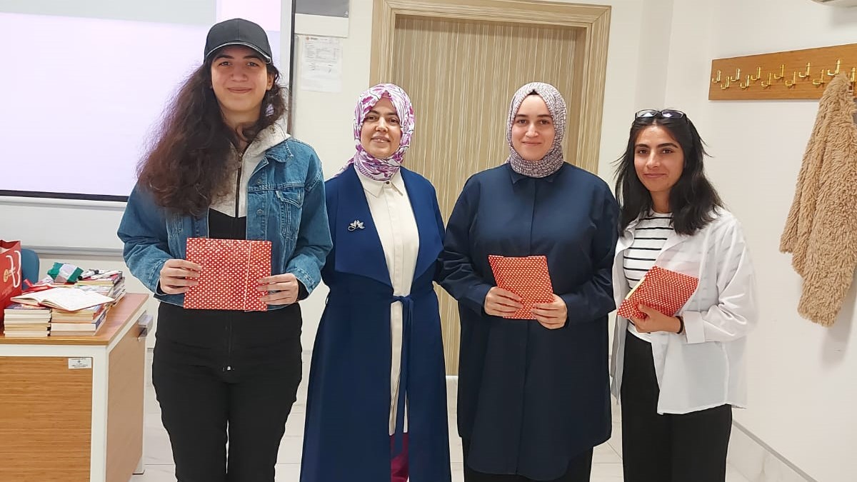 Uygulamalı İngilizce Çevirmenlik Programı’nın “The Best Essay Competition” Yarışması 