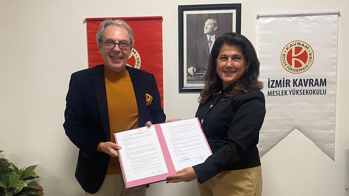 Yüksel Akademi Kapak